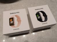 2 st Samsung Galaxy Fit 3, oöppnade