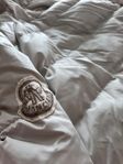 Moncler kappa champagne storlek 3 