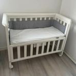 Troll bedside crib 