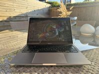 Macbook Pro M2 2022 Space Gray + tillbehör