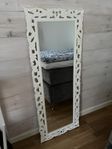 Vit spegel lantlig shabby chic