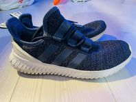 Adidas skor - Sneakers - Gym/löpning - Strk 42 herr