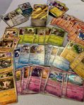 Pokemon - Surging Sparks - 216 kort, inga dubbletter, holo