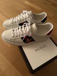 Gucci Men’s Ace Embroidered Trainer