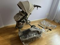 Stokke Xplory med liggdel och många tillbehör 