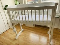 Bedside crib från Troll