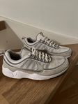 Nike Air Zoom Spiridon 16