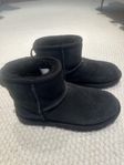 uggs svarta storlek 36