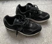 New Balance M2002R strl 44 svart 