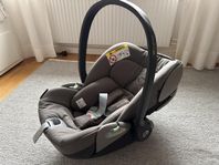 Cybex Cloud T i-Size babyskydd med bas