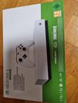 Xbox one S i fint skick. Inkl. 1 handkontroll.