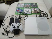 Xbox One S med handkontroller och 6 spel