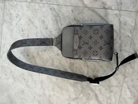 Louis Vuitton slingbag 