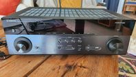 Yamaha MusicCast RX-A550 hemmabioreceiver.