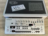 Roland TB-03 BOUTIQUE BASS LINE med Decksaver