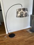 Golvlampa i snygg design 