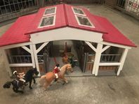 Schleich stall med tillbehör