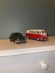 Volkswagen Beetle samt en 1962 Volkswagen Classical Bus.