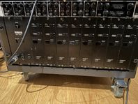 Yamaha TX816 8-Module FM Synthesizer 8 st DX7:or i ett rack