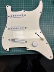 Stratocaster Plektrumskydd med DiMarzio