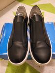 Snygga sneakers "Sixtyseven" i skinn stlk 39