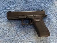 Pistol Glock 17 Gen 5 MOS med tillbehör