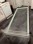 Metall säng 210*80cm Lättmonterd