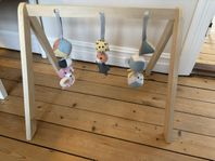 Babygym med leksaker