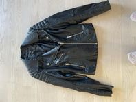 Tuff ” skinnjacka ” storlek 34