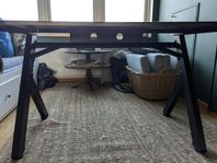 Svive Cygnus Gaming Desk matt svart