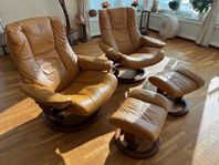 2 st Ekornes Stressles med fotpall, cognacs färgat skinn.