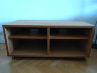 TV-bänk i massiv ek