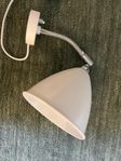 Vit Bestlite BL7 vägglampa från Gubi 