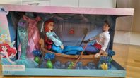 Lilla sjöjungfrun Ariel och Eric i samlardockset