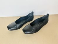Tamaris ballerina svarta läder strl 37
