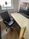 Skrivbord och stol