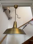 Mässingsfärgad taklampa