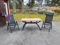 bord med 6 stolar. 
