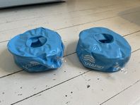 Badkläder och Aquarapid simpuffar
