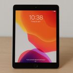 Apple iPad 9.7" 32GB (5th Generation) - i Ny skick