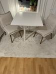 slagbord och stolar 