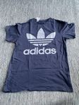 Blå t-shirt i strl 176 från Adidas