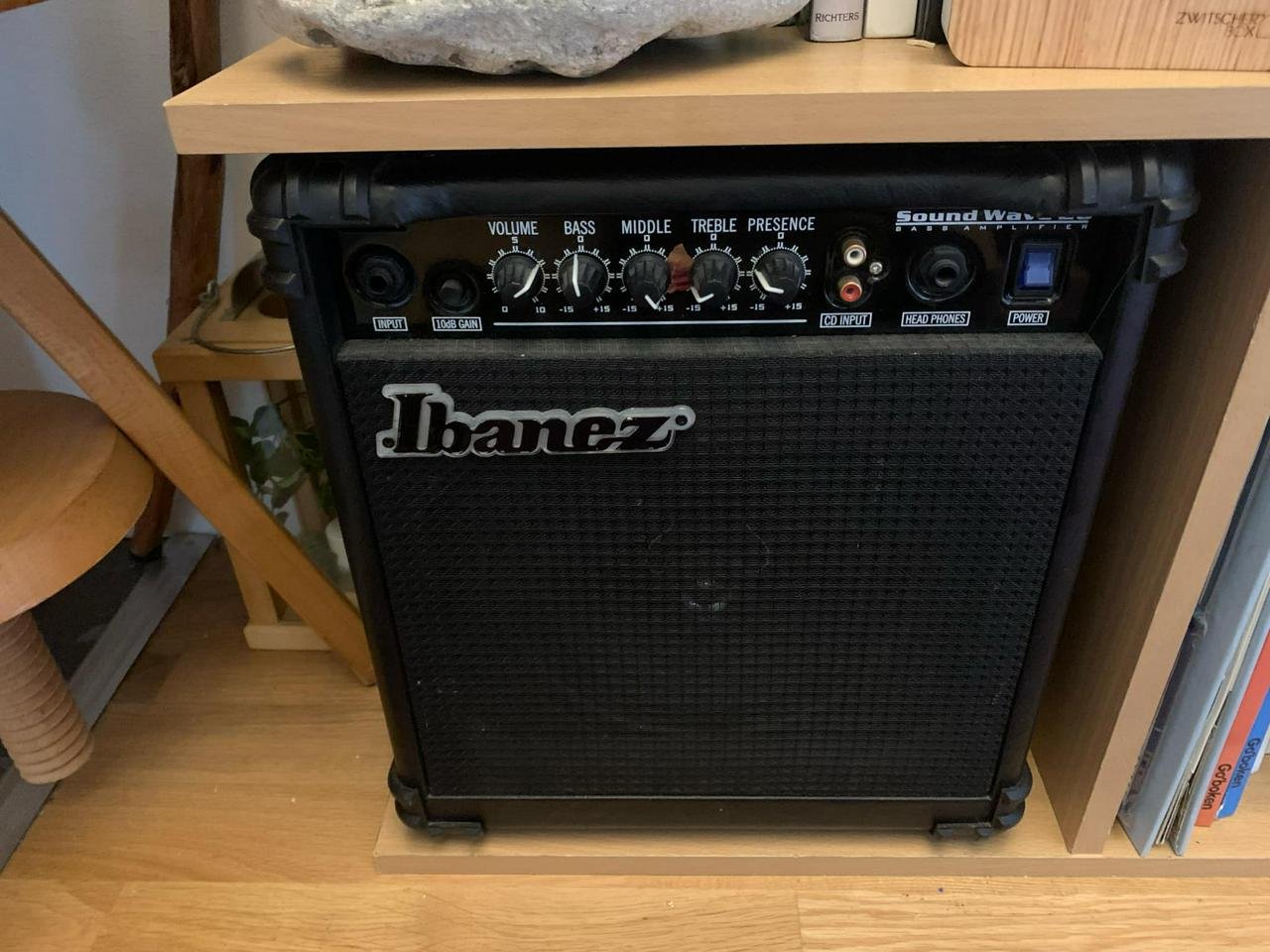 Ibanez basförstärkare
