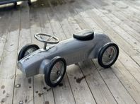 Silvrig barnbil 