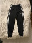 Adidasbyxor