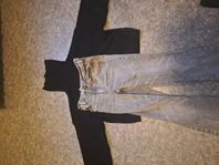Svart stickad polotröja + svarta utsvängda jeans
