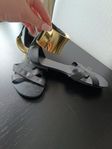 skinnsandaler