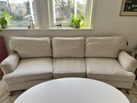 ”Howard”-soffa från Mio (Kingston)