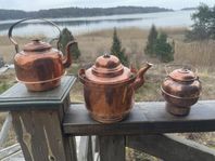 2 Kopparkannor och 1 bytta med lock