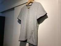 SMOG - "Classic" V-Neck T-shirt (Stl: M) Fint Skick.!
